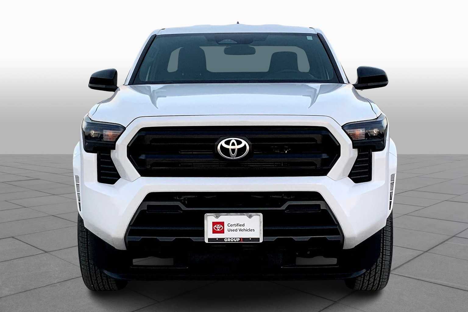 2024 Toyota Tacoma SR XtraCab photo 3
