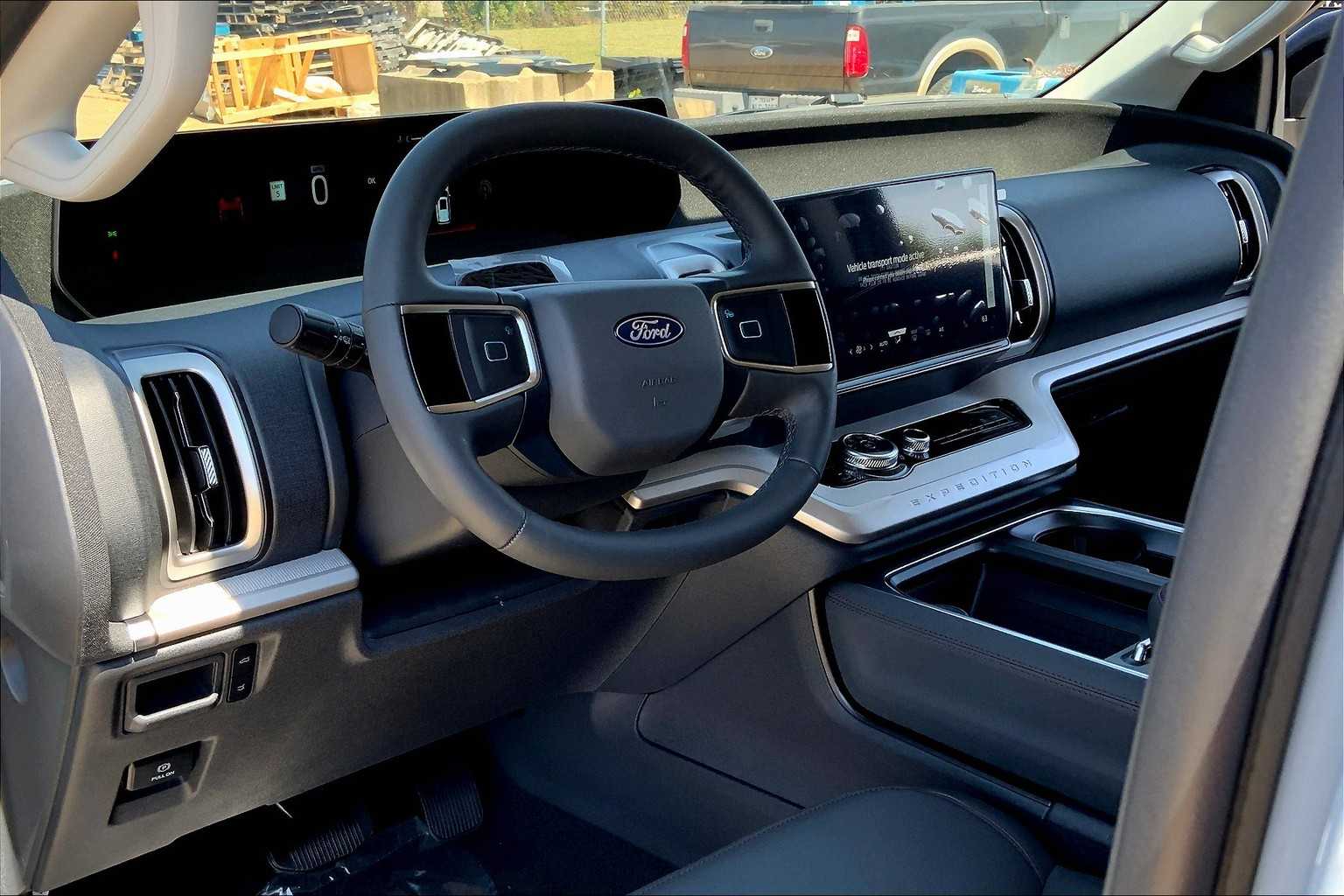 2025 Ford Expedition photo 8