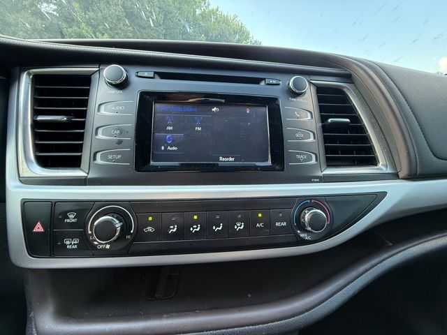 2019 Toyota Highlander LE Plus photo 10