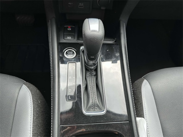 2023 Nissan Kicks SR photo 23