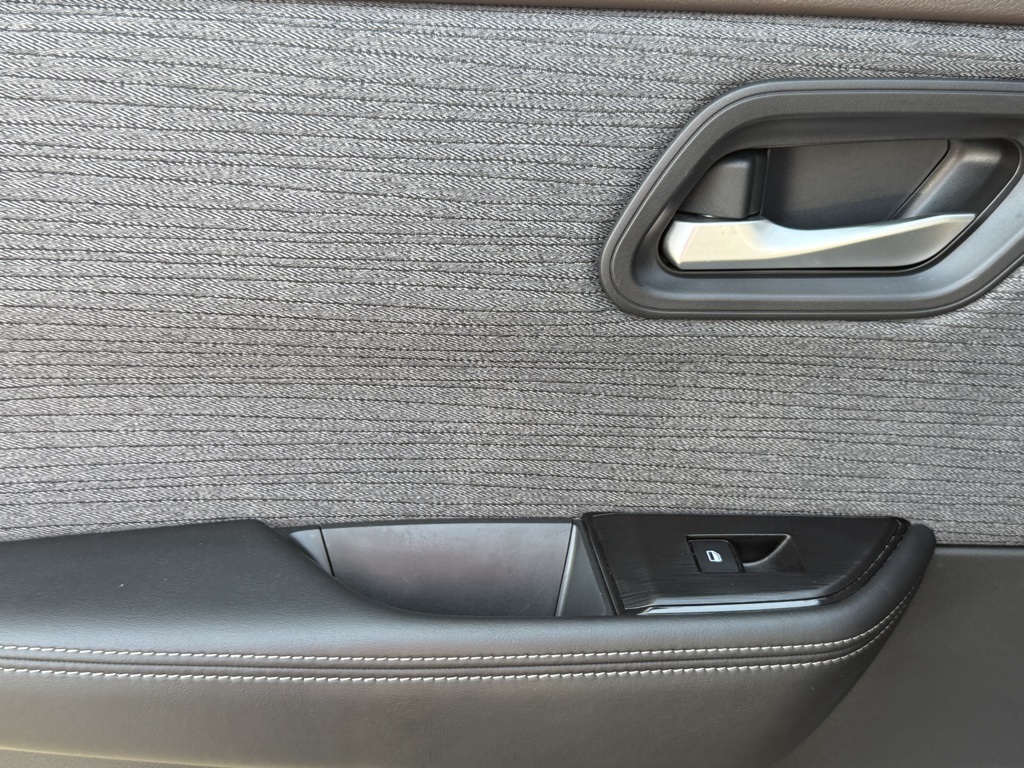 2021 Nissan Rogue SV photo 24