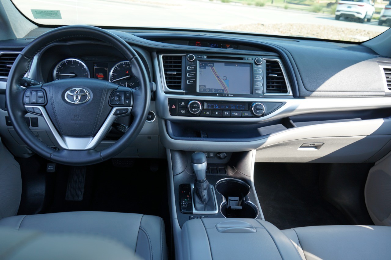 2017 Toyota Highlander SE XLE photo 25