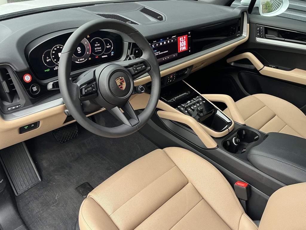 2025 Porsche Cayenne photo 4
