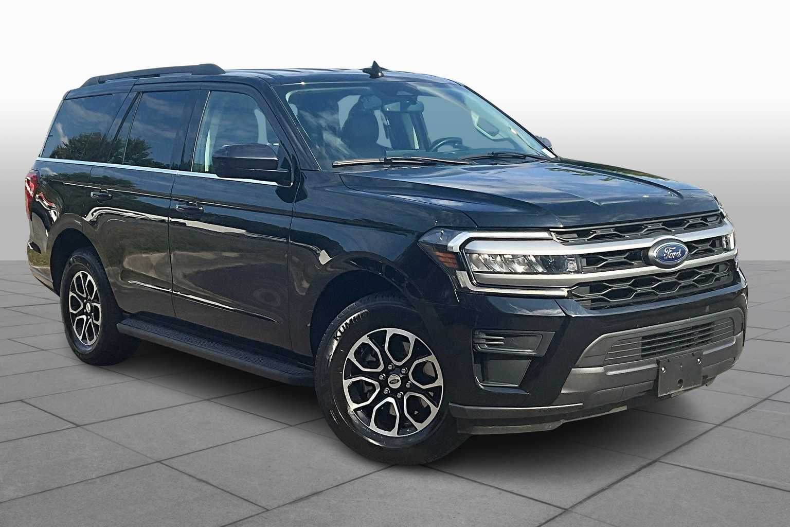 2024 Ford Expedition XLT photo 2