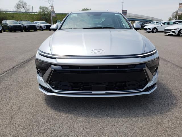 2025 Hyundai Sonata Hybrid SEL photo 2