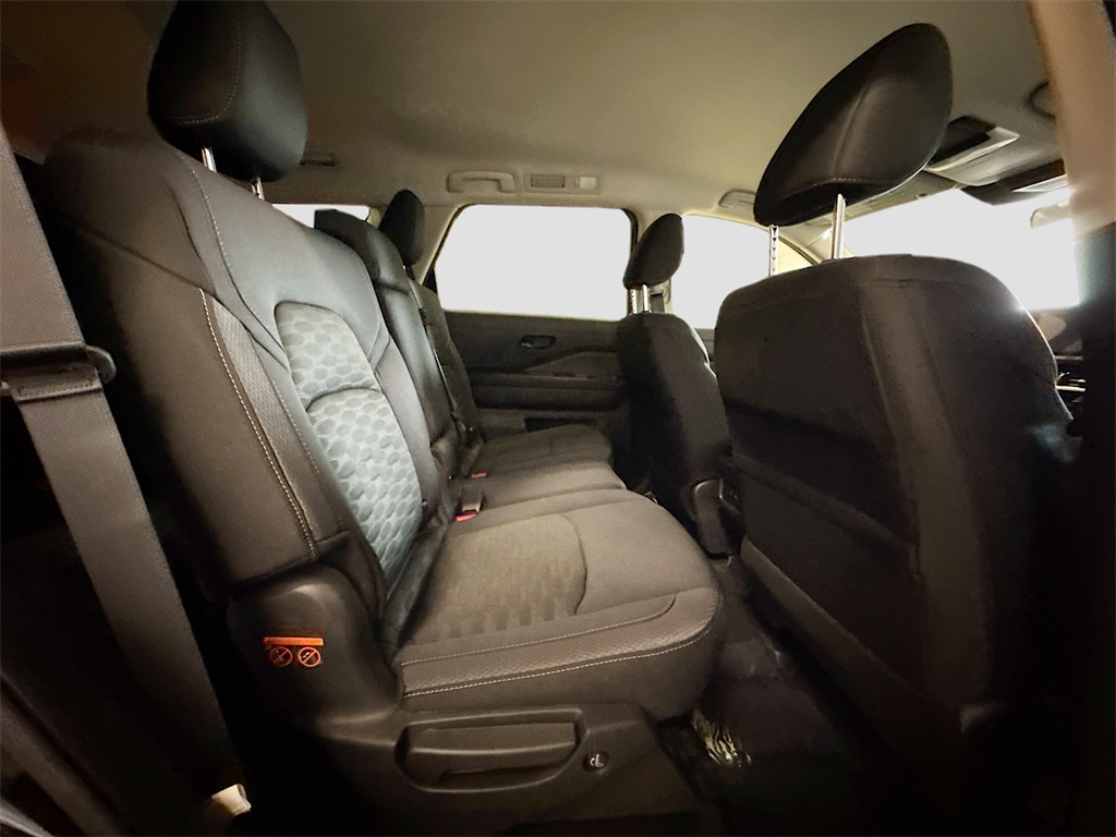 2025 Nissan Pathfinder SV photo 15