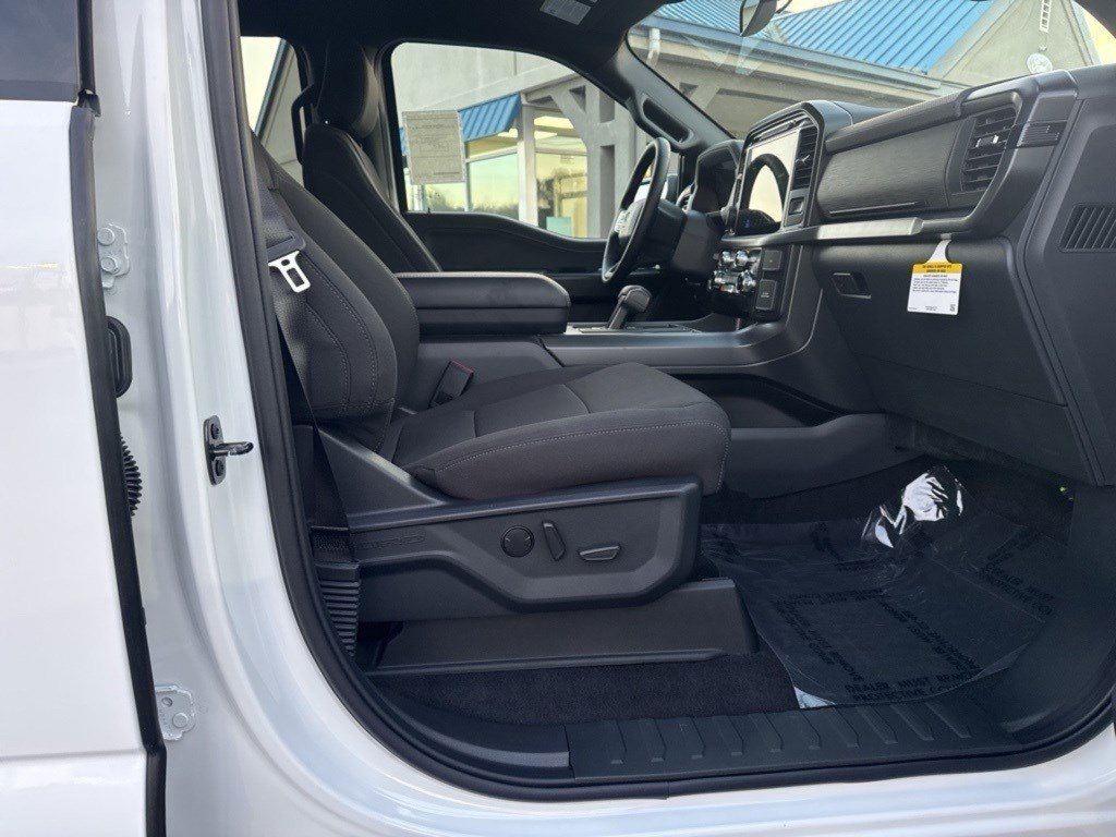 2025 Ford F-150 XLT photo 12