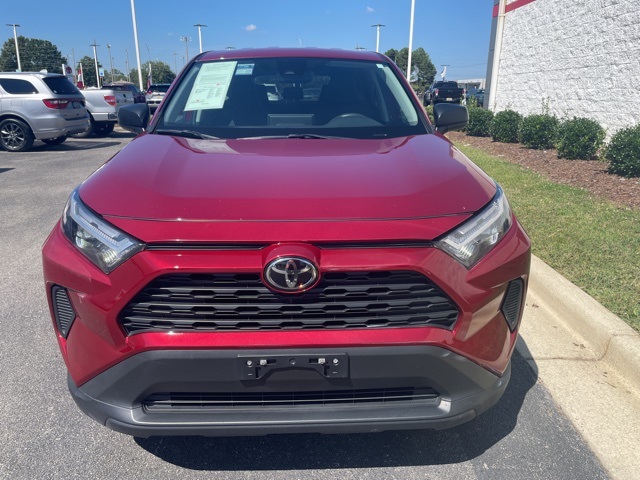 2024 Toyota RAV4 LE's photo