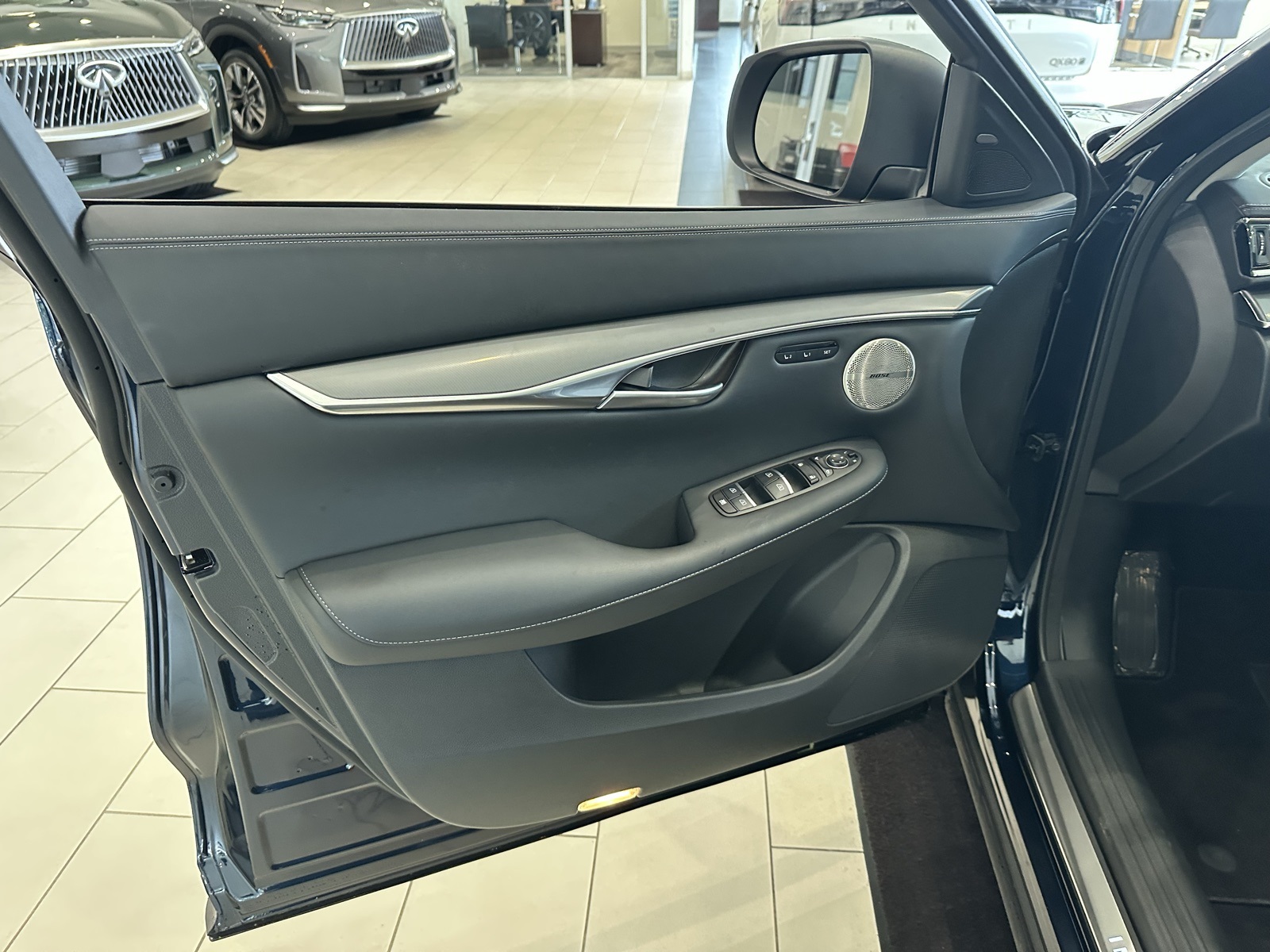 2025 Infiniti QX50 Luxe AWD photo 9