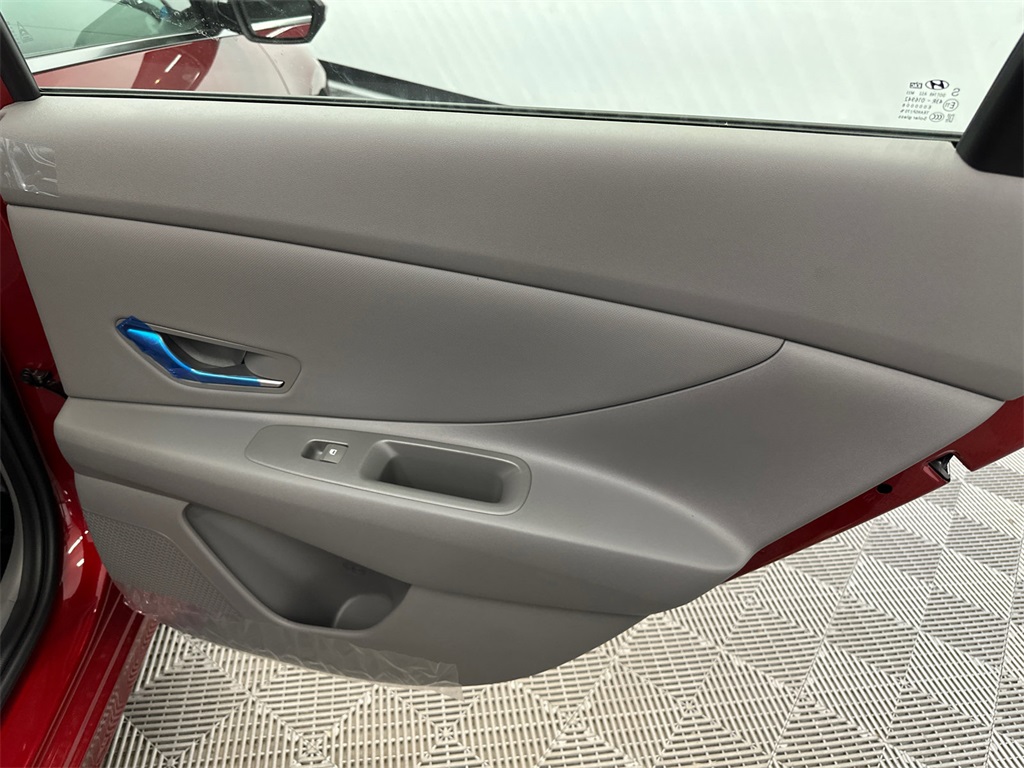 2025 Hyundai Elantra SEL Convenience photo 16