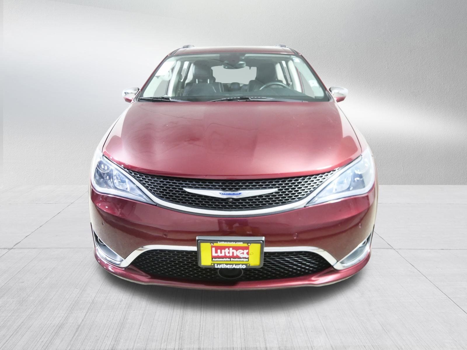 Used 2018 Chrysler Pacifica Limited with VIN 2C4RC1GG3JR117814 for sale in Cambridge, Minnesota