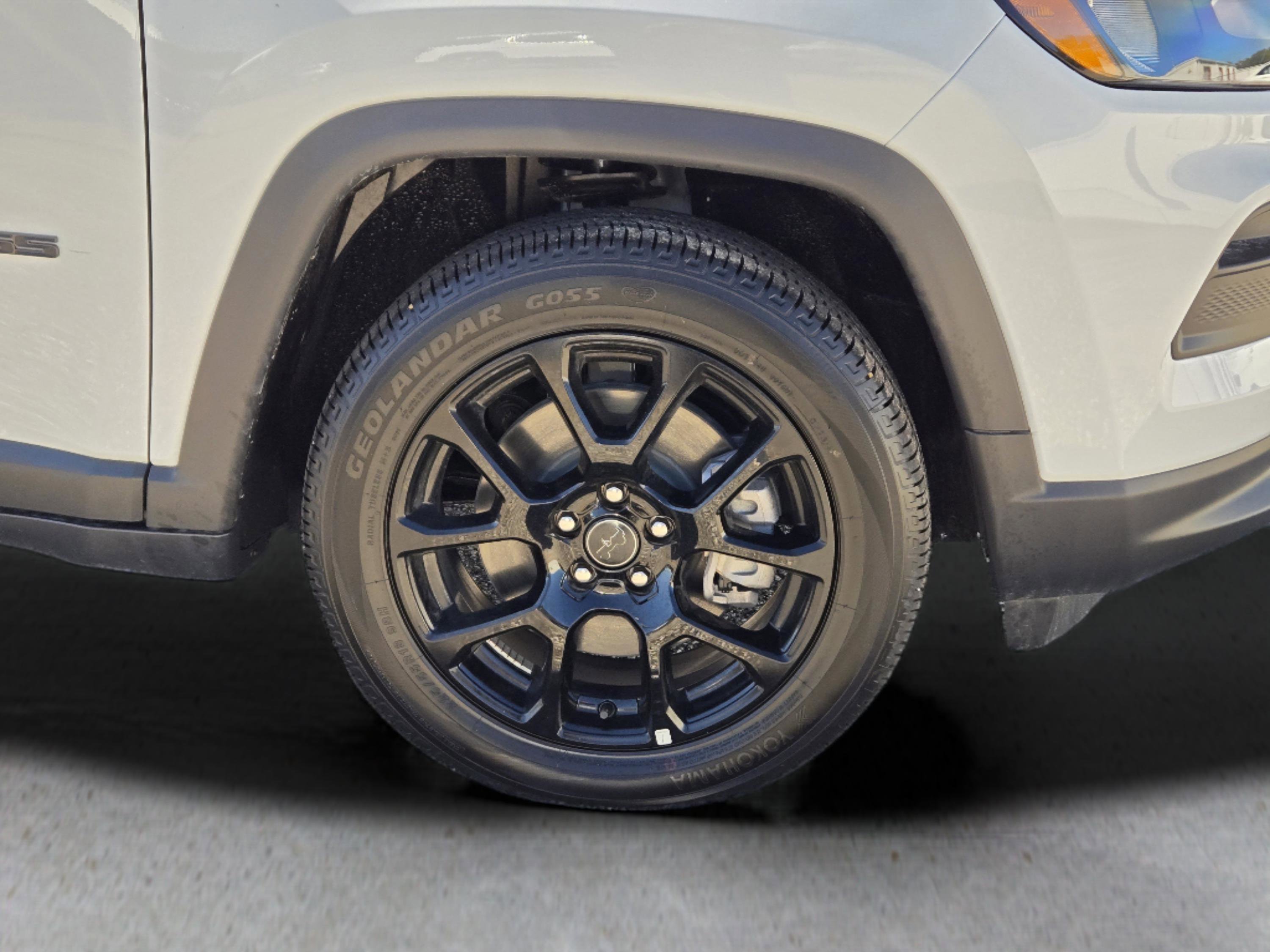 2026 Jeep Compass Latitude photo 3