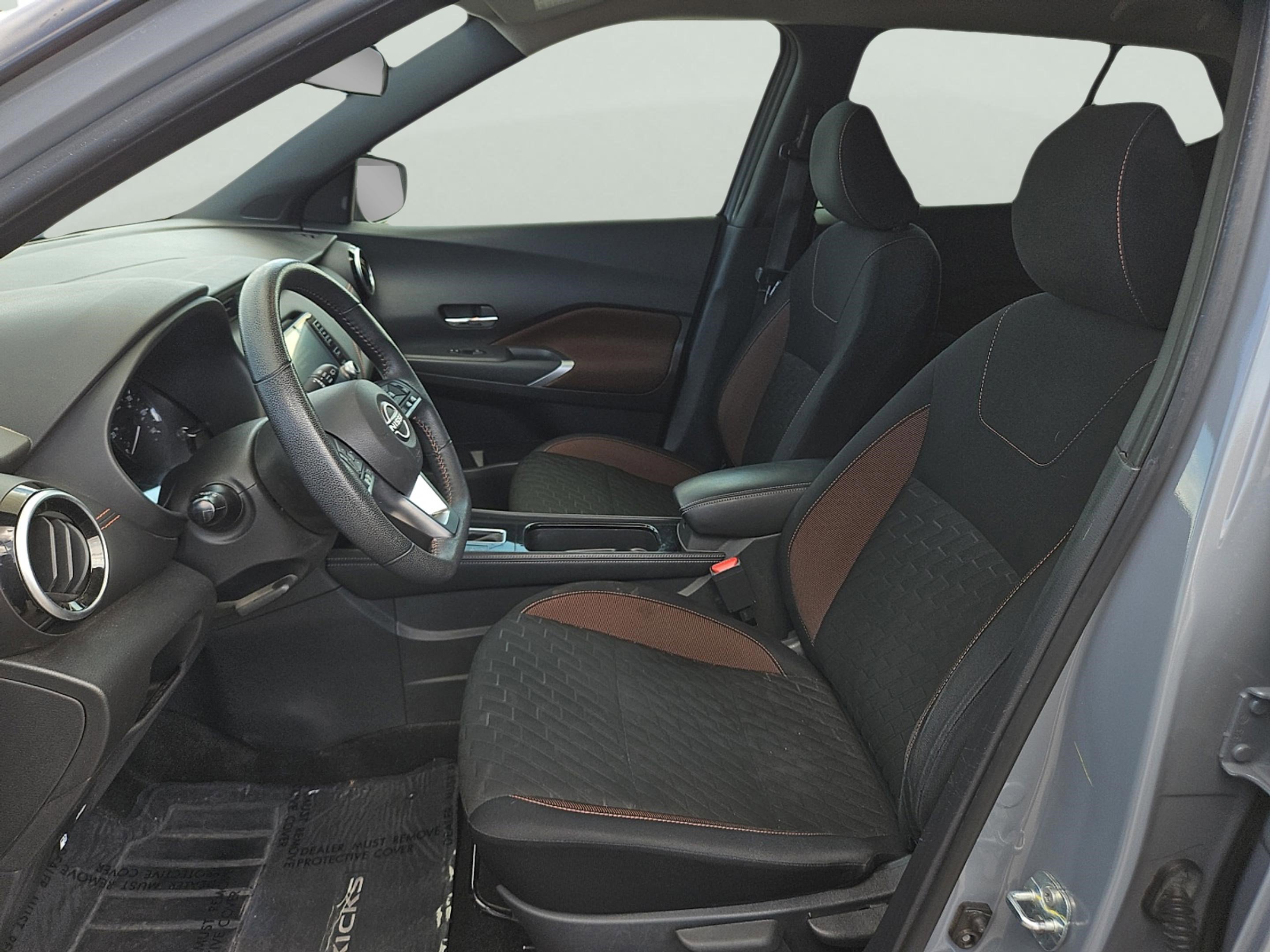 2023 Nissan Kicks SR photo 5