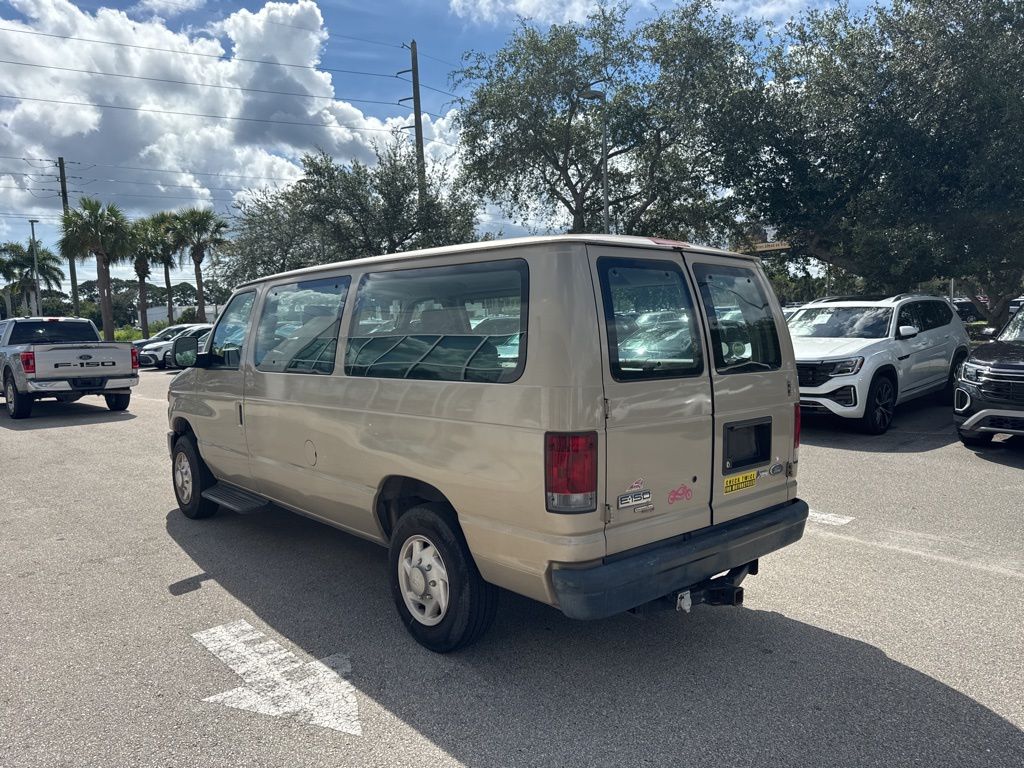 2009 Ford E-150 XL photo 4