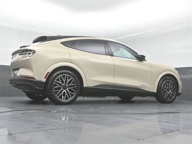 2025 FORD MUSTANG MACH-E - Image 39