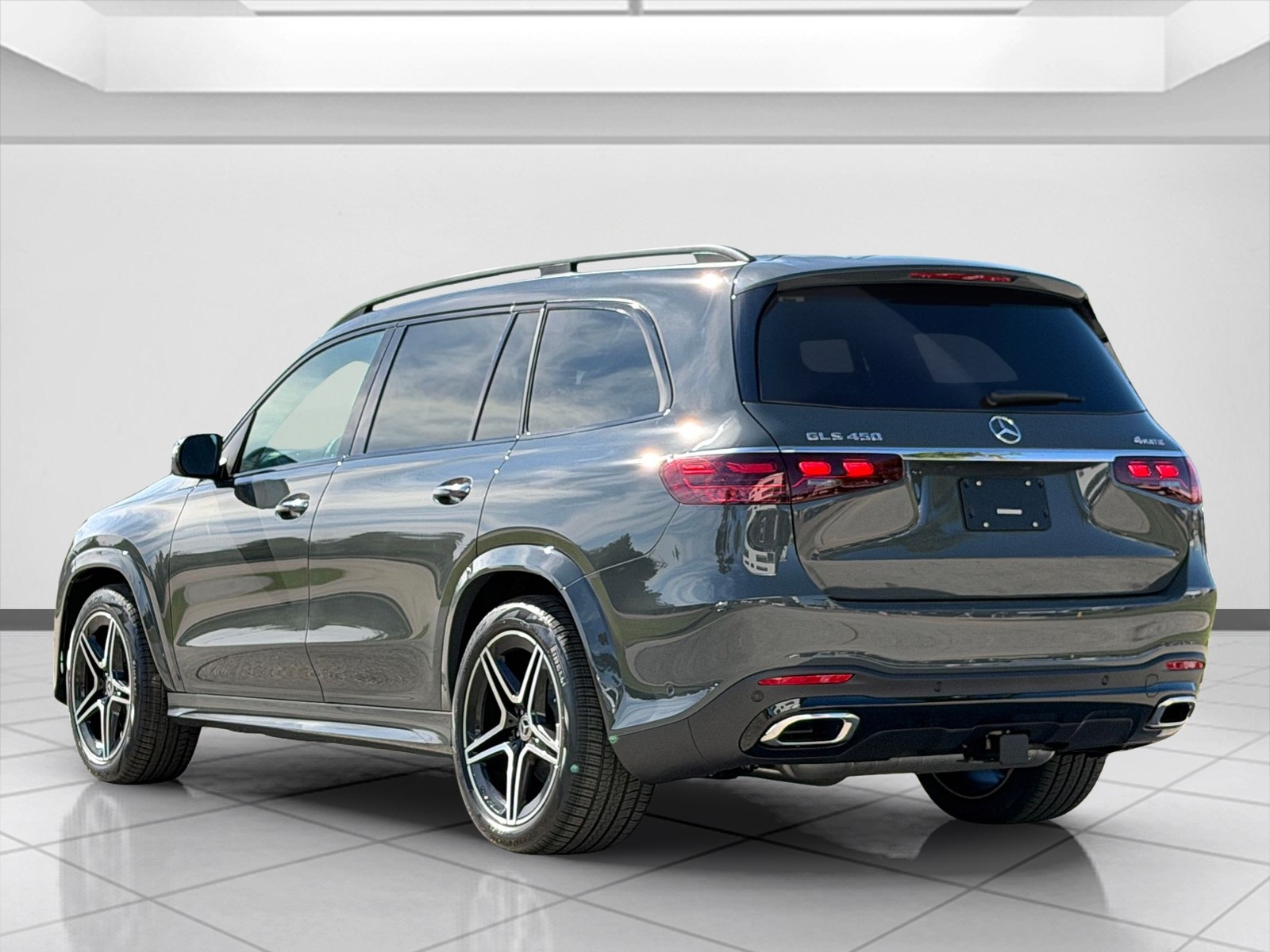 2026 Mercedes Benz GLS 450 4MATIC photo 4