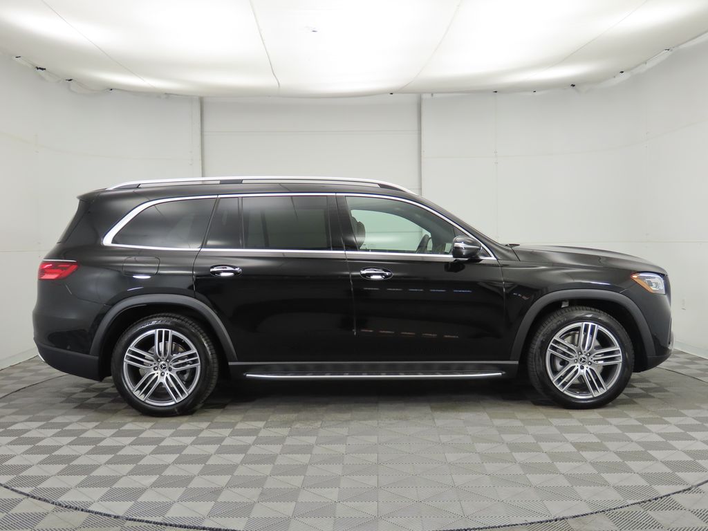 2025 Mercedes Benz GLS 450 4MATIC photo 3