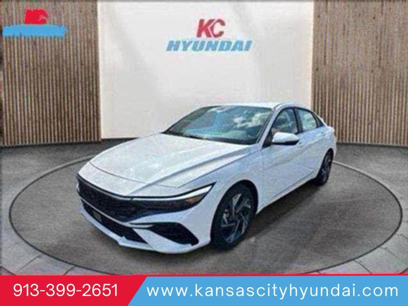 2025 Hyundai Elantra Limited's photo