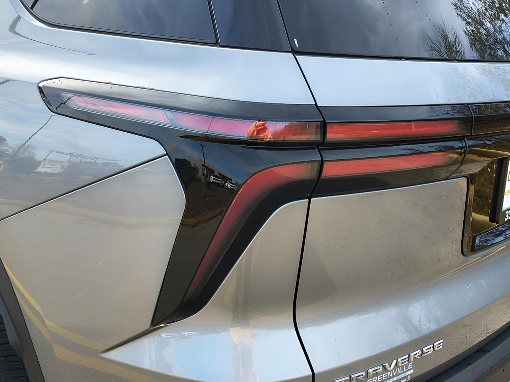 2024 Chevrolet Traverse 1LT photo 3