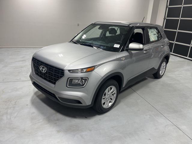 2026 Hyundai Venue SE photo 3