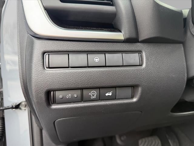 2025 Nissan Rogue SV photo 9