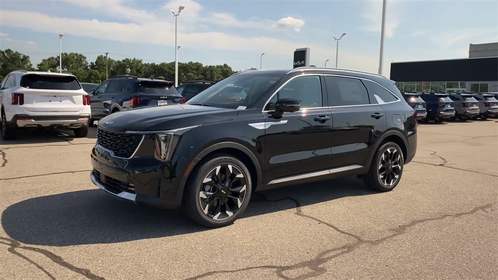 2025 Kia Sorento SX photo 4