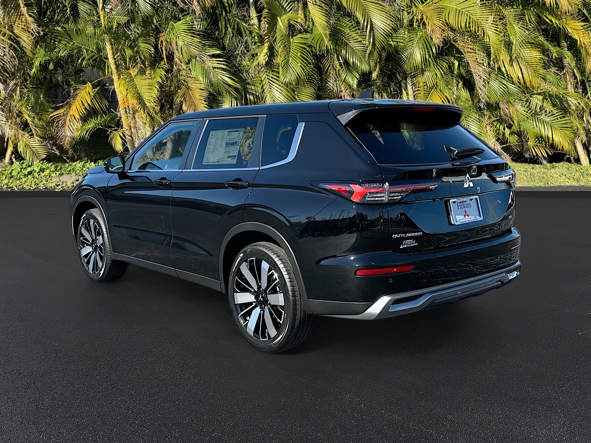 2025 Mitsubishi Outlander SE photo 3