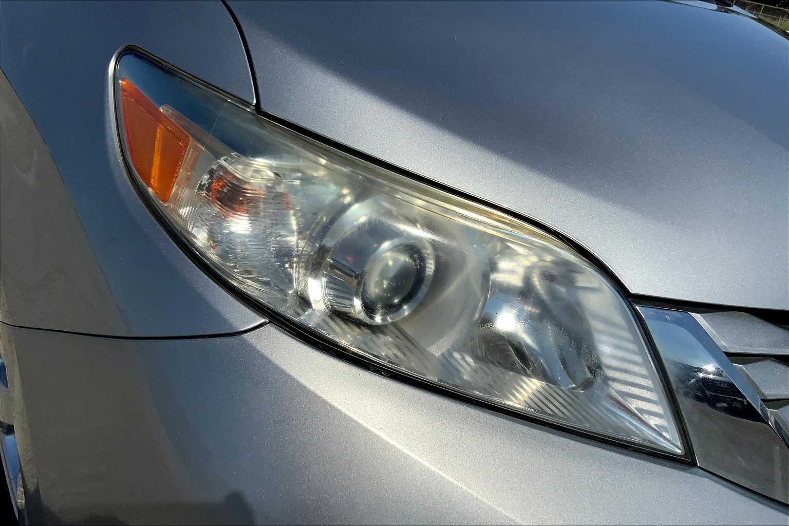 2017 Toyota Sienna LE photo 25