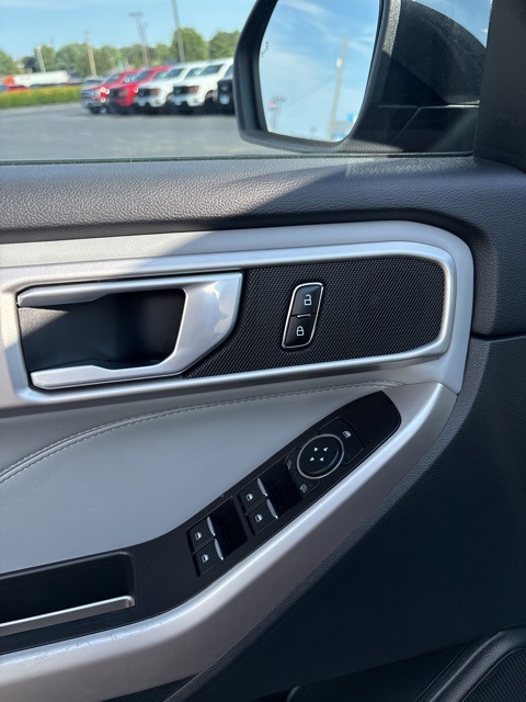 2023 Ford Explorer XLT photo 13