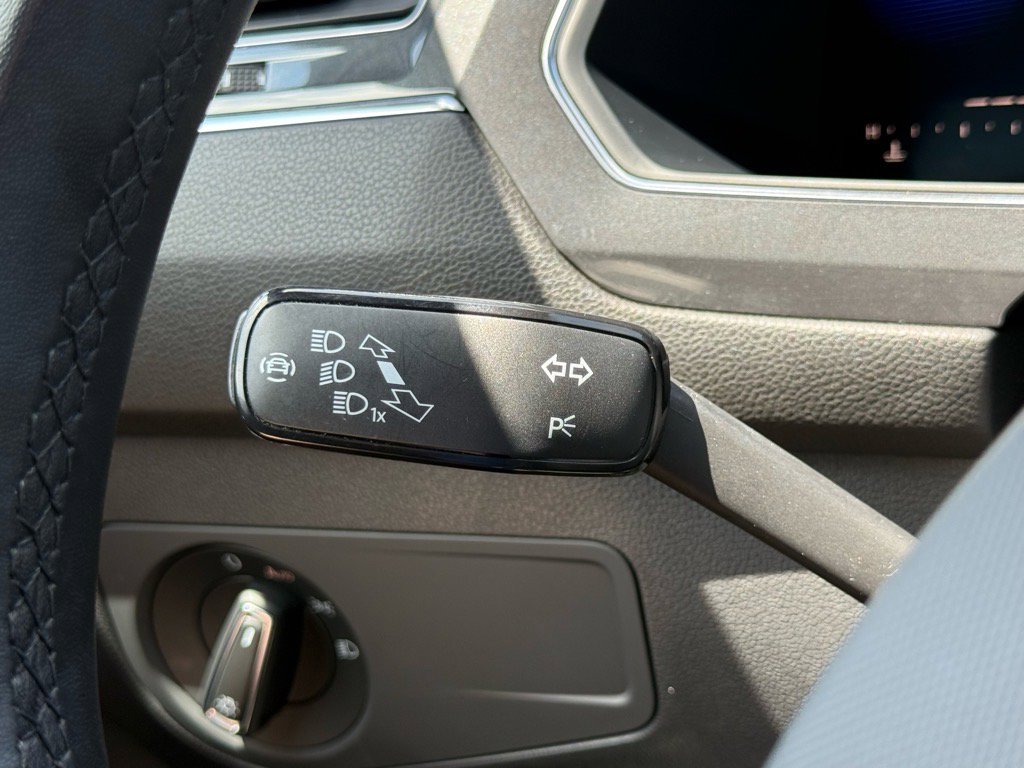 2023 Volkswagen Tiguan SE R-Line Black photo 27