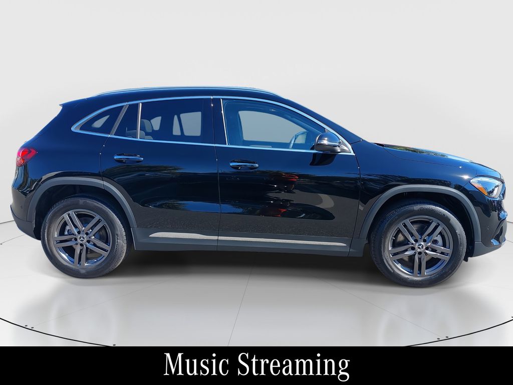 2025 Mercedes Benz GLA 250 photo 3
