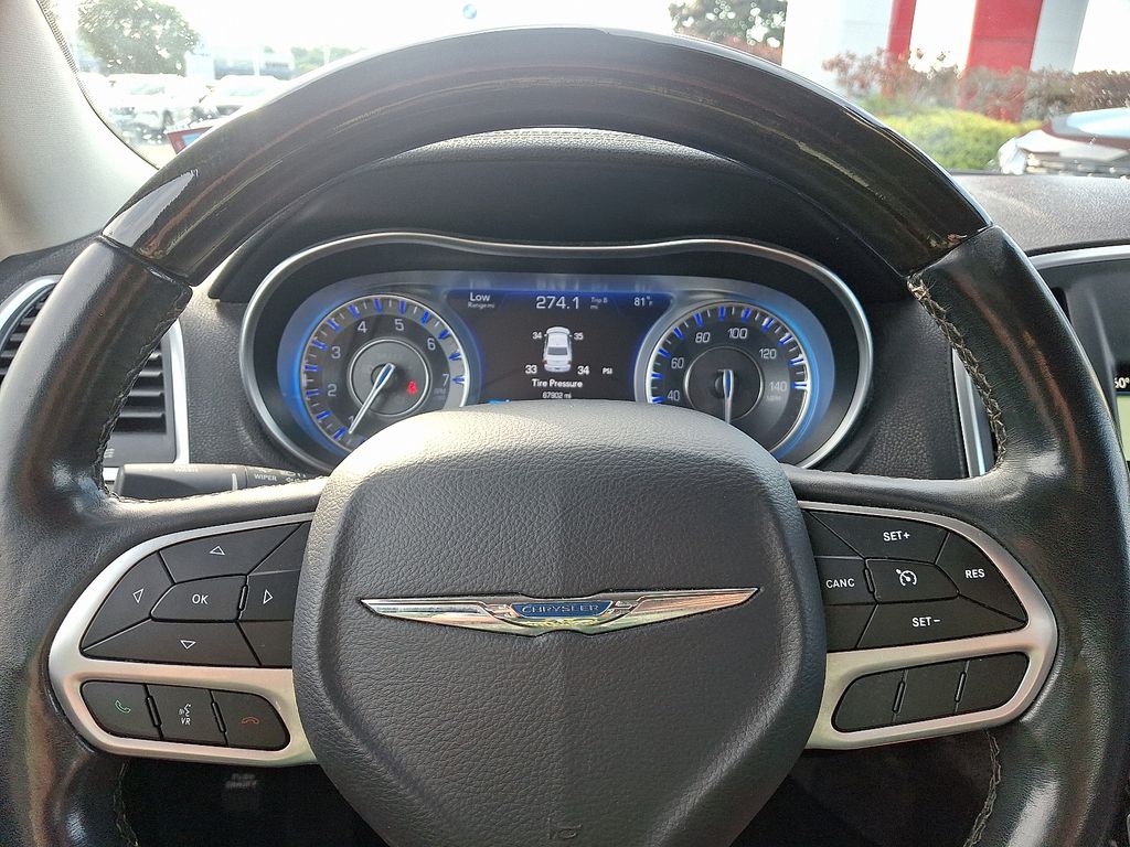 2018 Chrysler 300 Limited photo 18