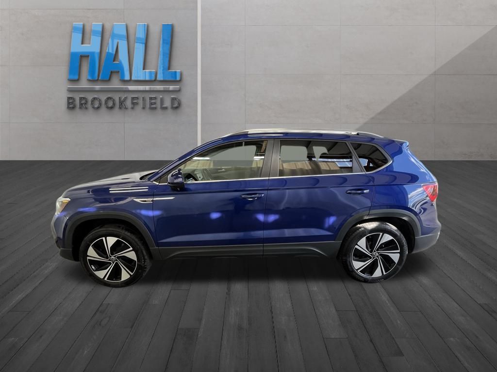 2024 Volkswagen Taos SE photo 2