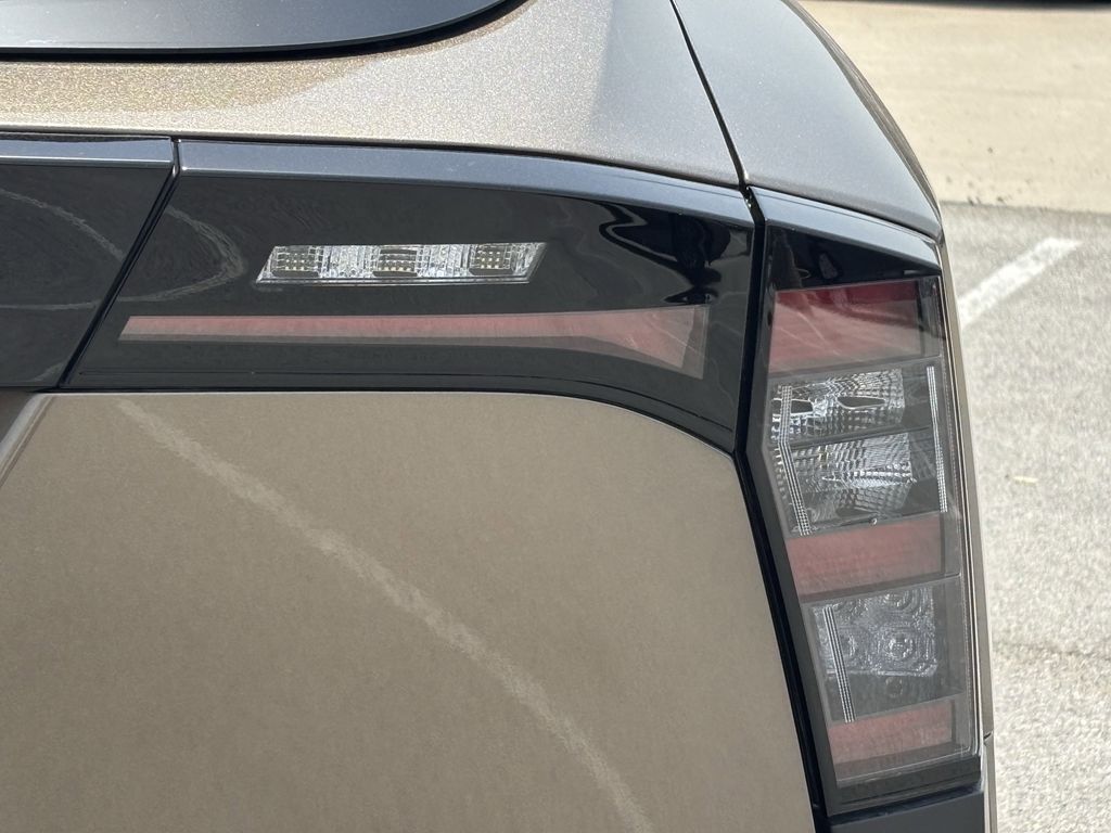 2025 Nissan Kicks SV photo 5
