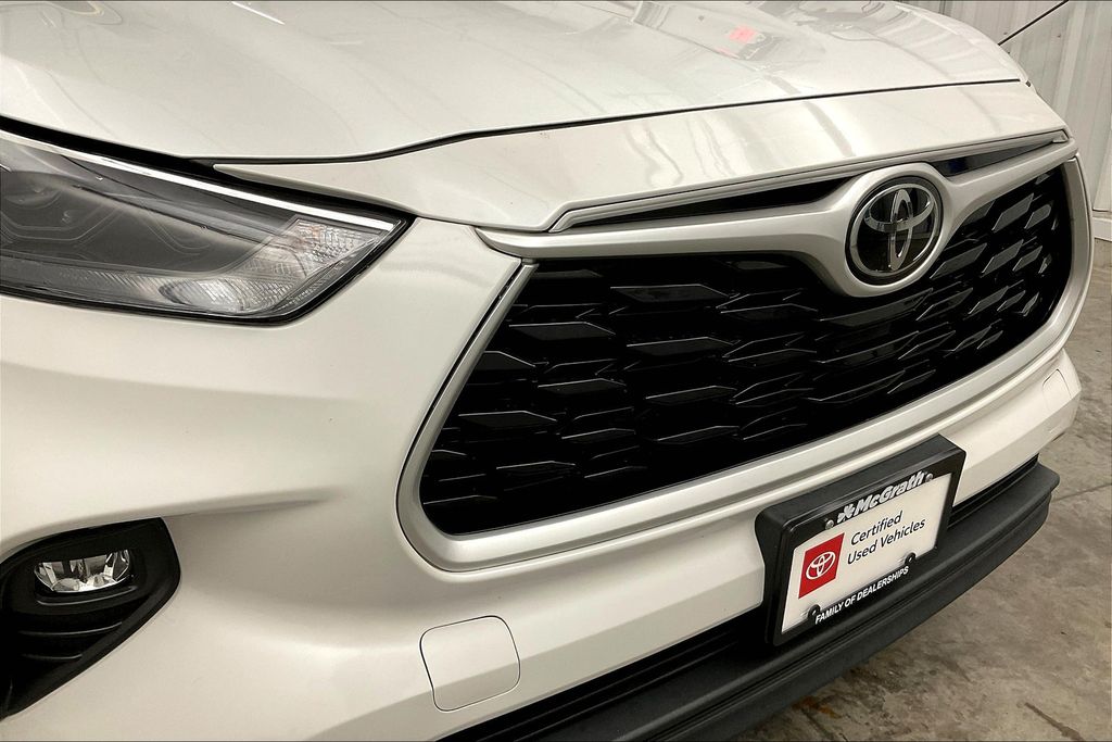 2022 Toyota Highlander XLE photo 28