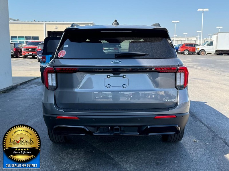 2025 Ford Explorer ST-Line photo 3