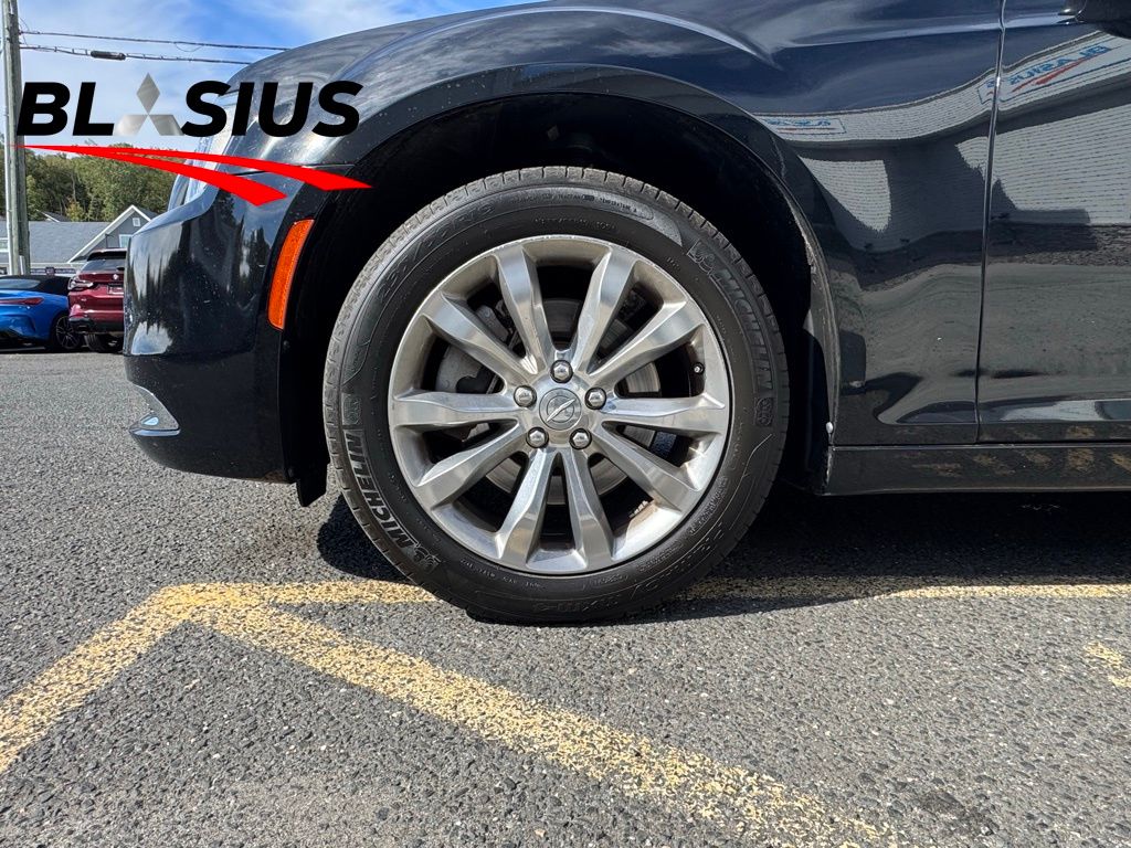2022 Chrysler 300 Touring photo 6