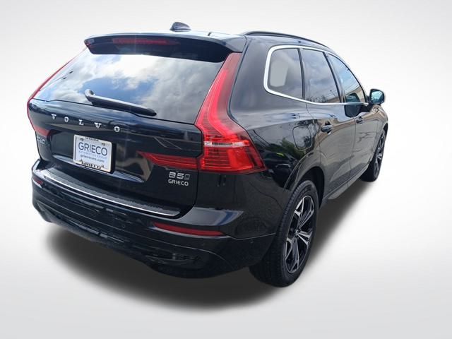 2022 Volvo XC60 B5 Momentum photo 7