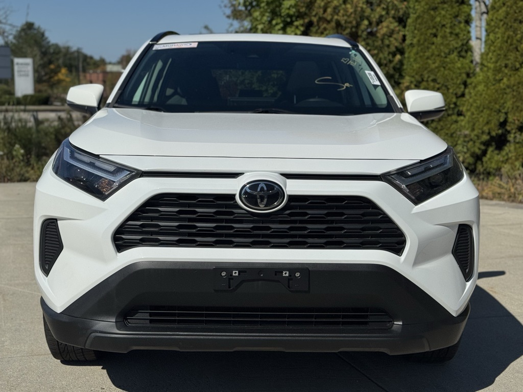2023 Toyota RAV4 XLE photo 2