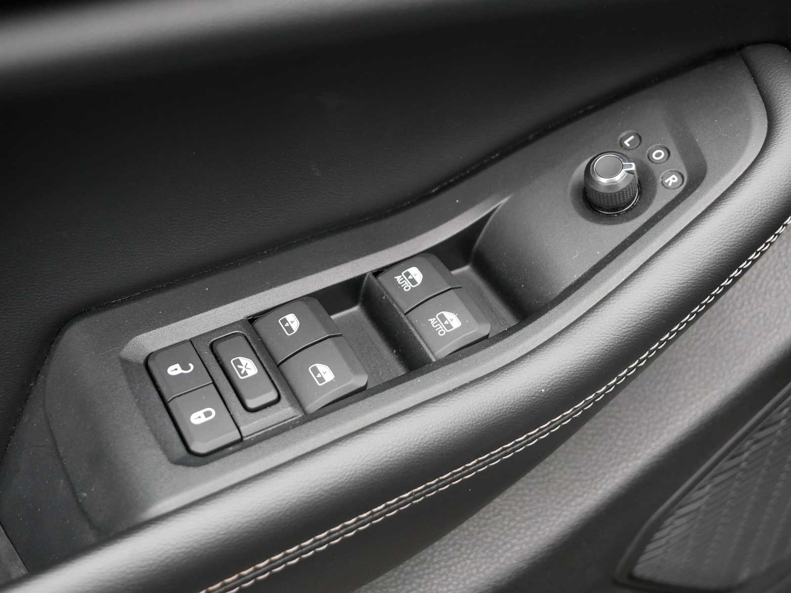 2023 Jeep Grand Cherokee Laredo photo 13