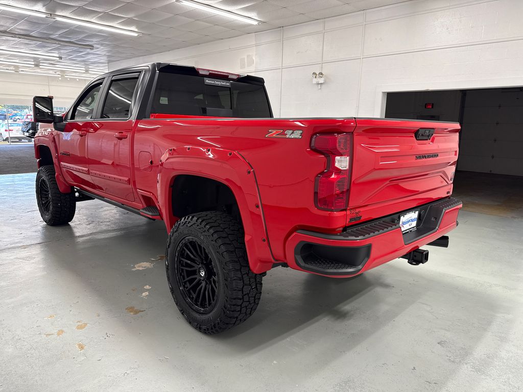 2025 Chevrolet Silverado 2500HD LT photo 4
