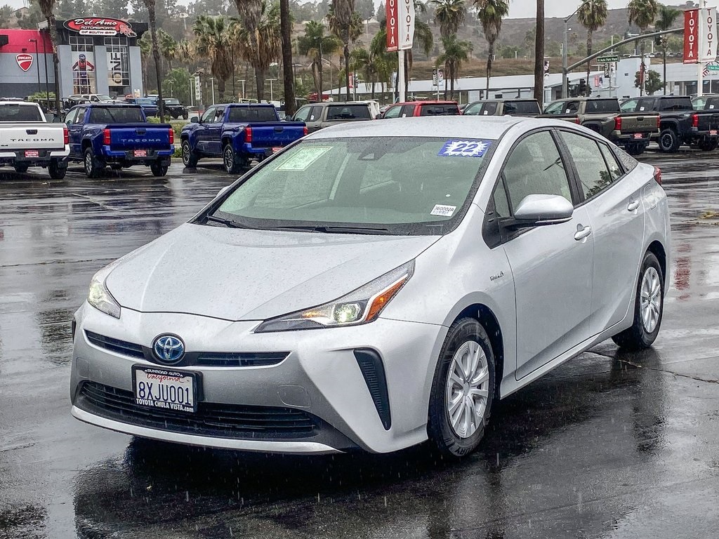 2022 Toyota Prius L photo 2