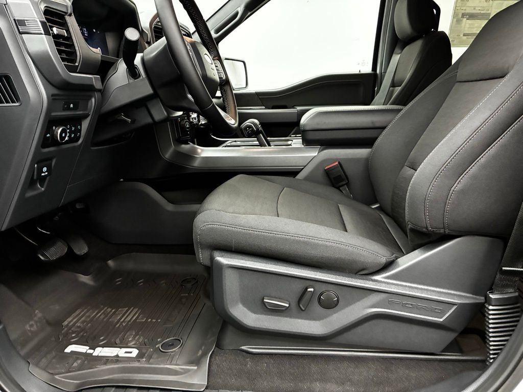 2025 Ford F-150 XLT photo 22