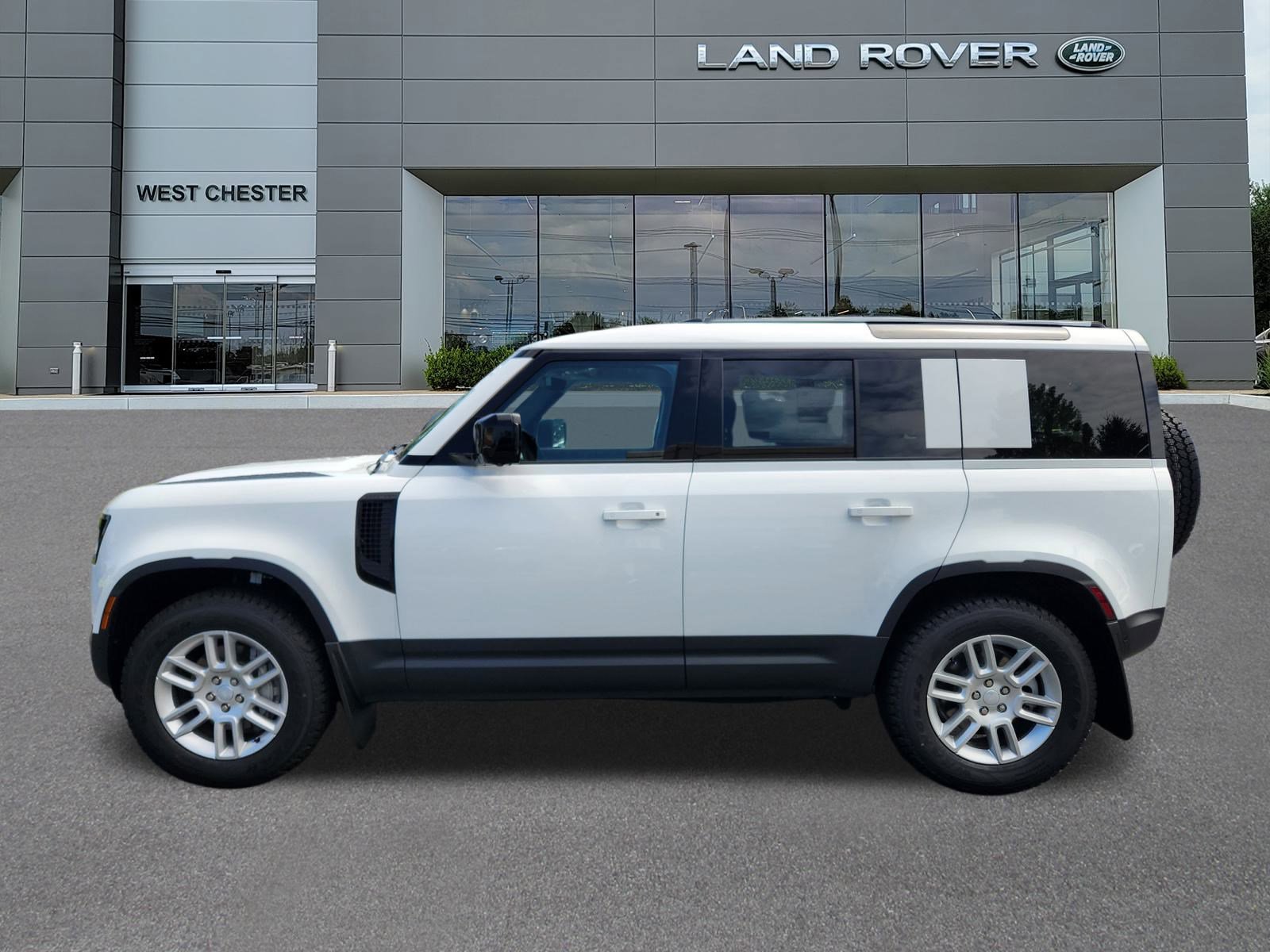 2025 Land Rover Defender 110 S photo 3