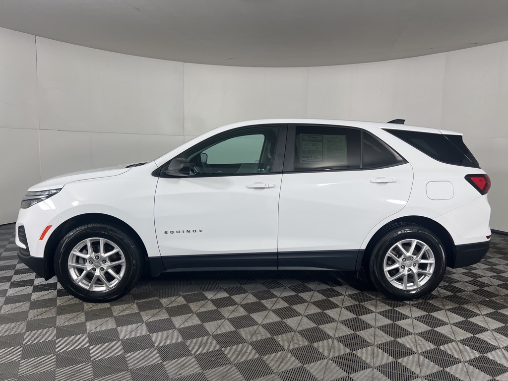 2022 Chevrolet Equinox LS photo 17