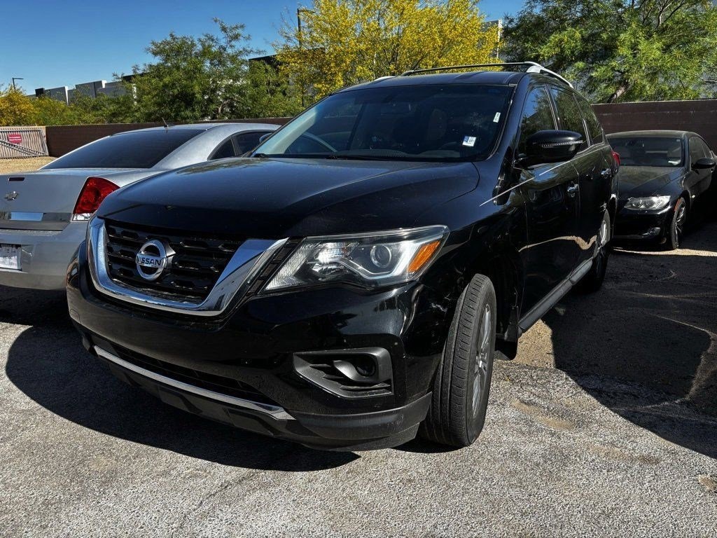 2020 Nissan Pathfinder S photo 2