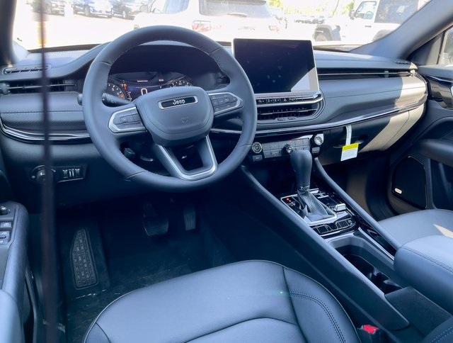 2025 Jeep Compass Limited photo 4