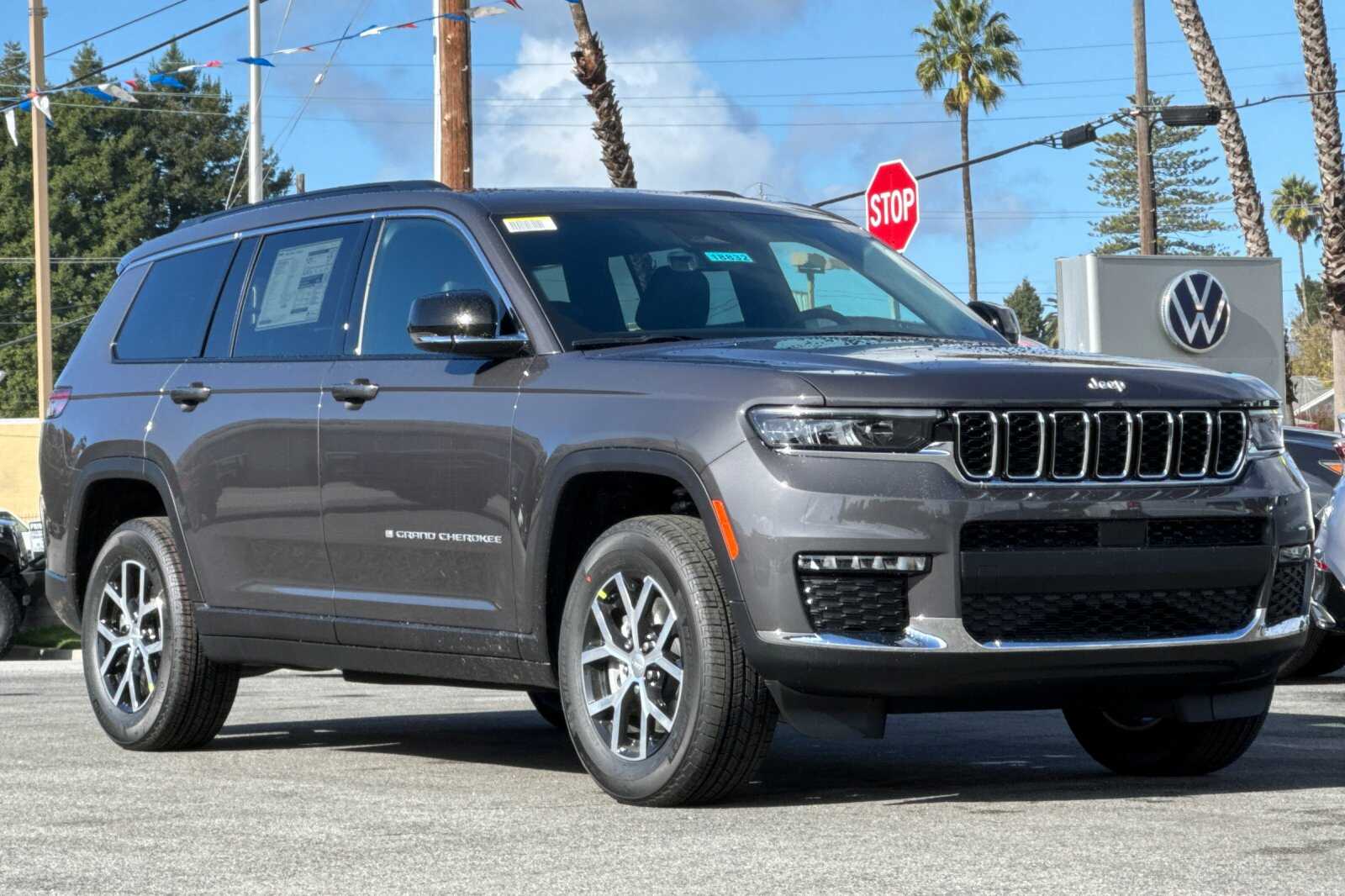 2025 Jeep Grand Cherokee Limited photo 2