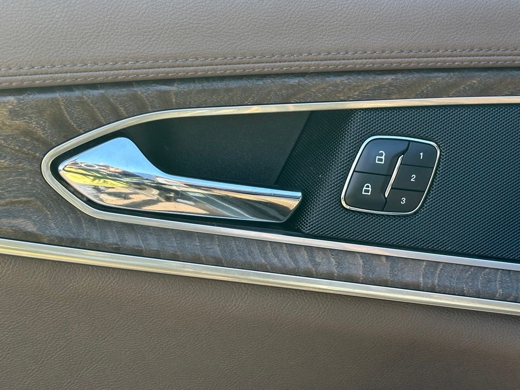 2016 Lincoln MKX Reserve photo 18