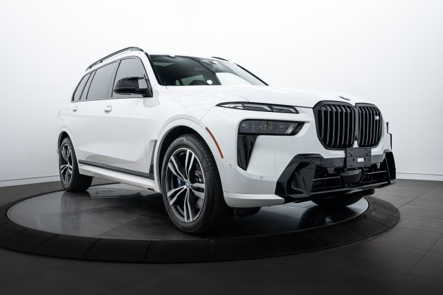 2025 BMW X7 M60i